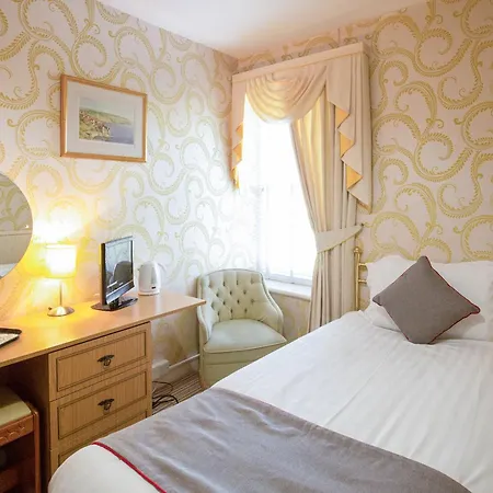 Oyo Lamphey Hall Hotel Pembroke Exterior photo