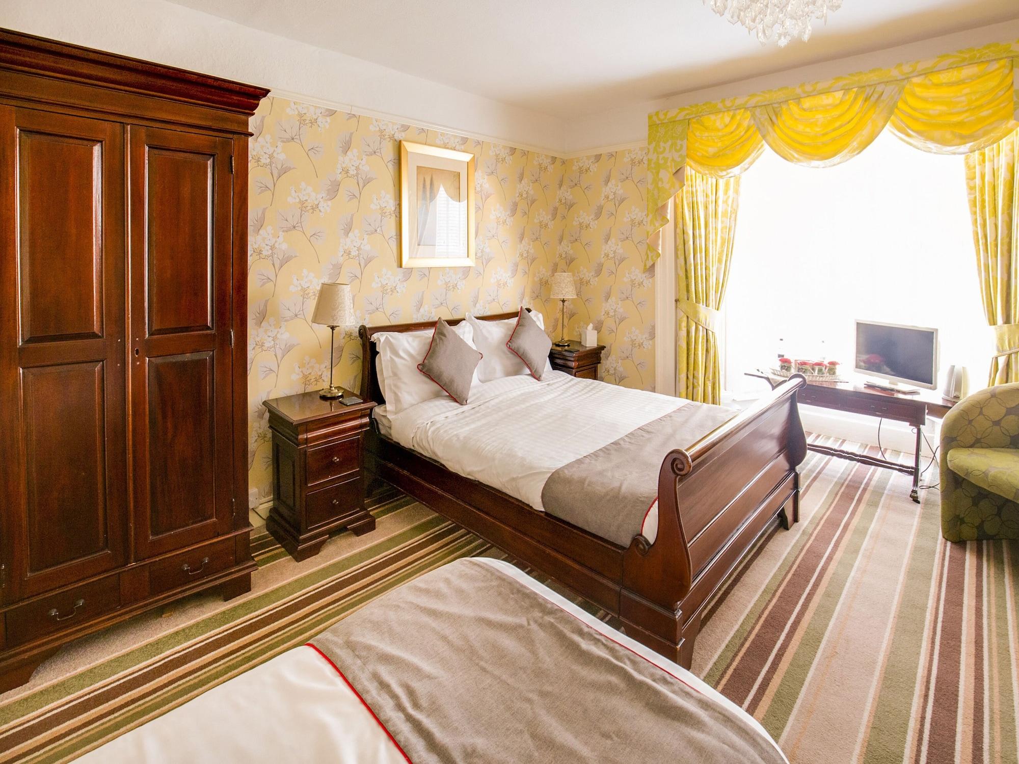 Oyo Lamphey Hall Pembroke