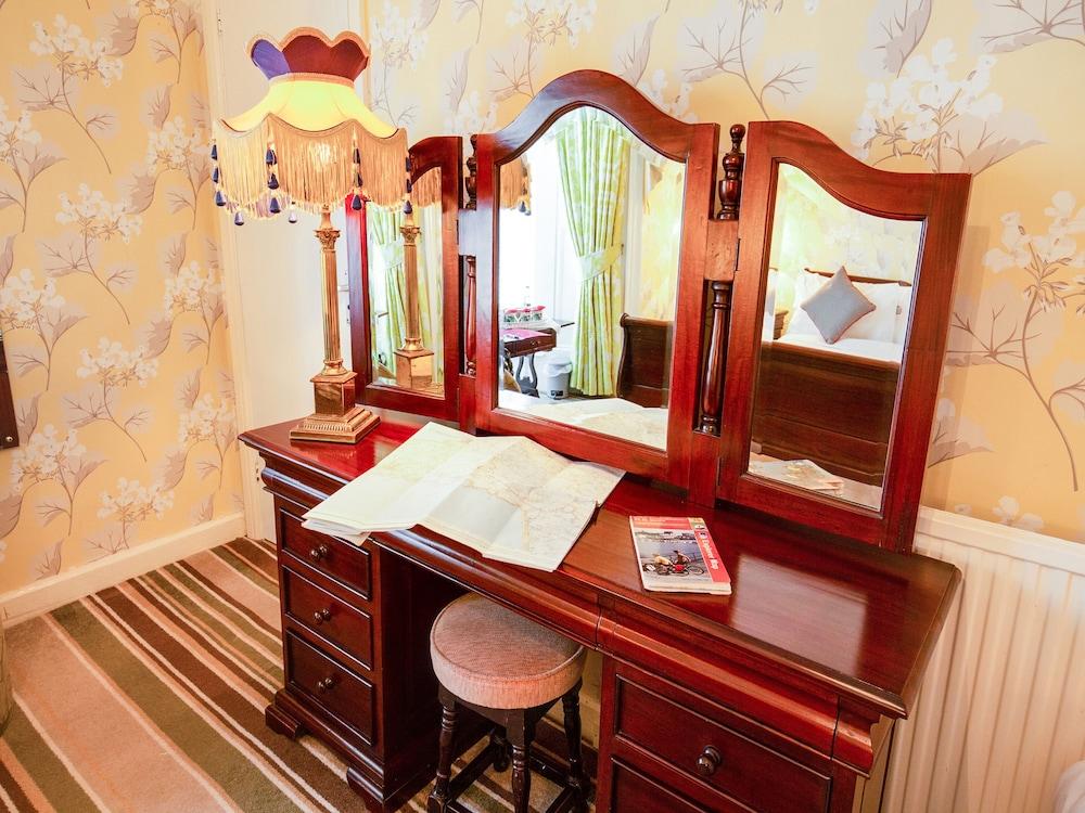 Oyo Lamphey Hall Hotel 3*