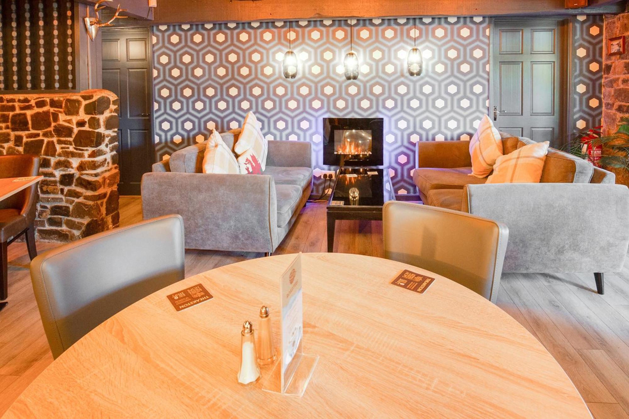 Hotel Oyo Lamphey Hall