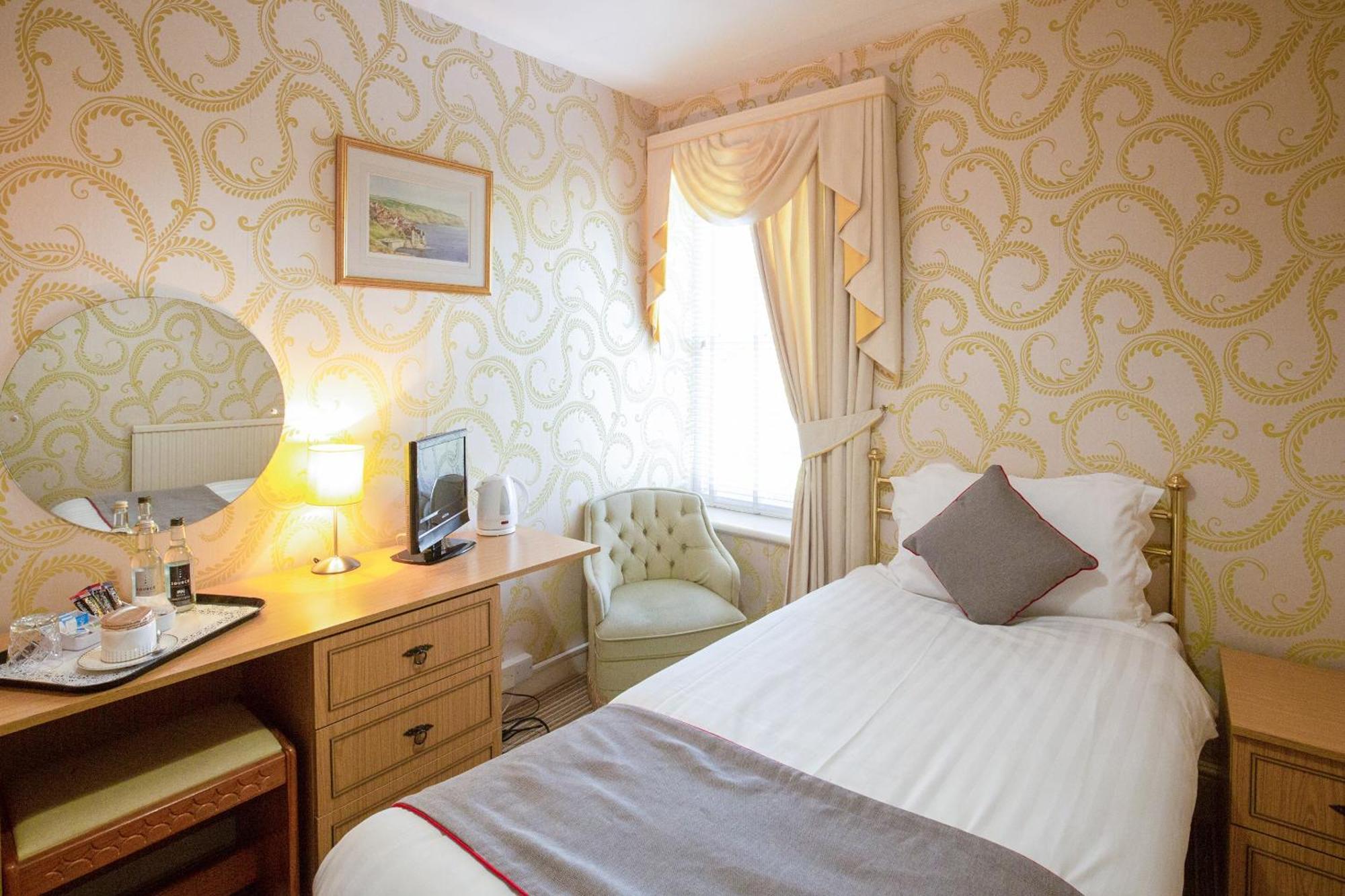 Oyo Lamphey Hall Pembroke